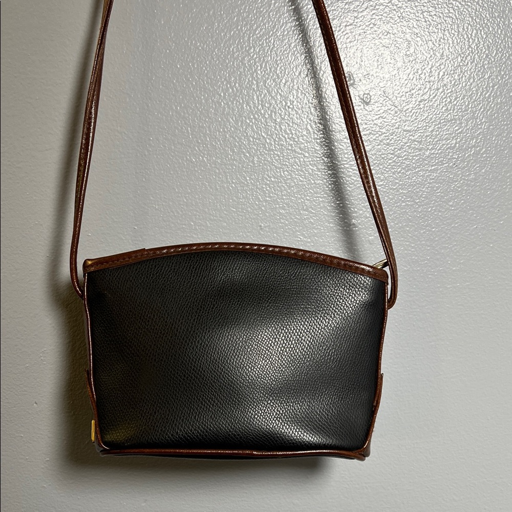 Liz Claiborne Black and Brown Zippered Bag with side pocket - Picture 3 of 10